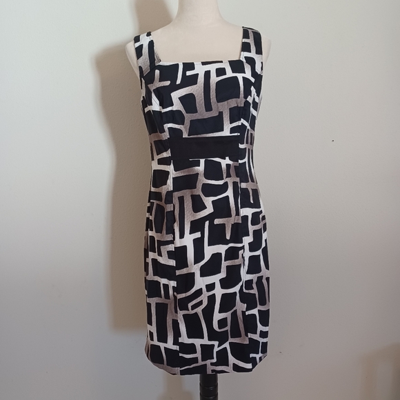 Iz Byer Dresses & Skirts - IZ Byer Black and White Abstract Sleeveless Midi Dress Size 8